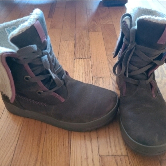 Keen Winter Boots - Picture 2 of 6